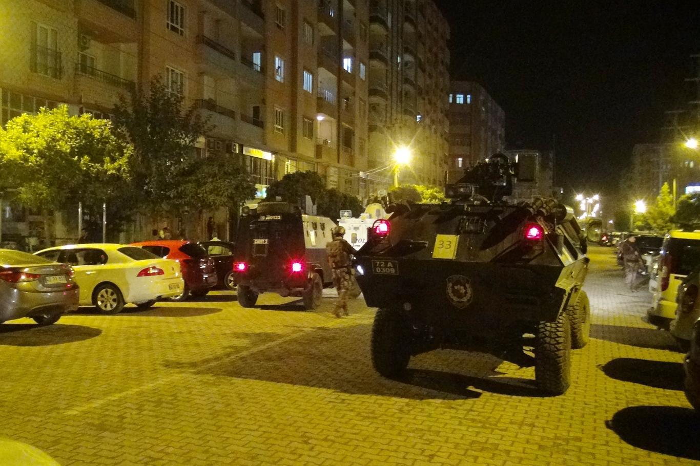 Polislere yönelik saldırıda 4 tutuklama Polislere yönelik saldırıda 4 tutuklama